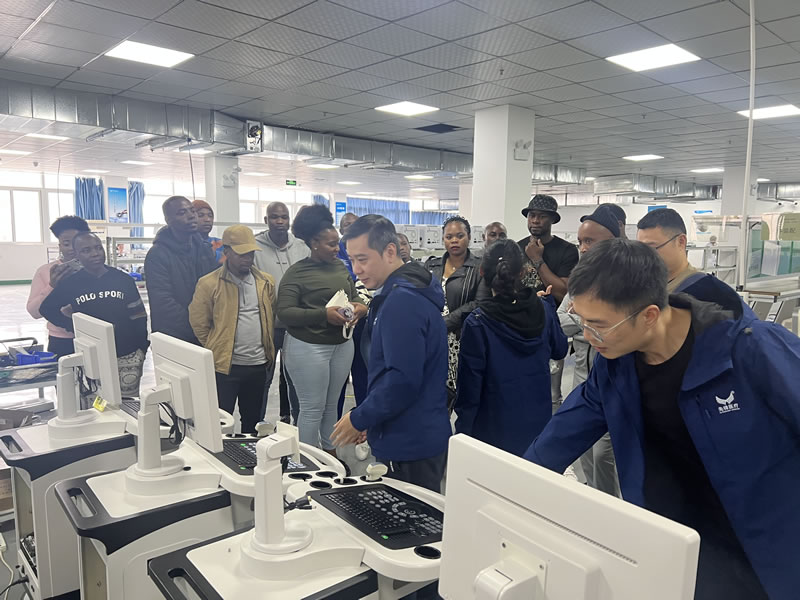 綿陽非洲留學(xué)生團(tuán)參訪我司工廠，共促中外國際交流與商務(wù)合作新篇章！5.jpg