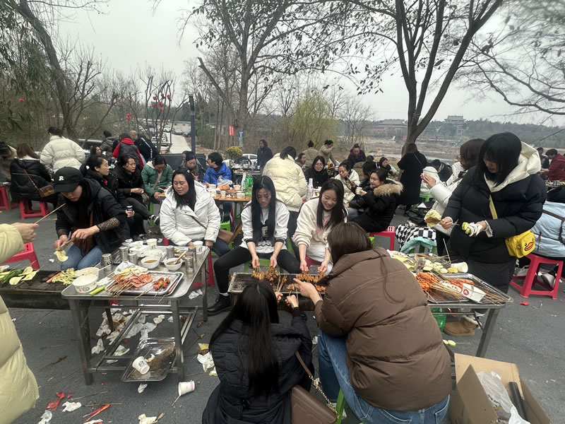 綿陽市先鋒醫(yī)療器械有限公司—— 慶?！?.8婦女節(jié)”，共赴燒烤盛宴，致敬巾幗風采1.jpg