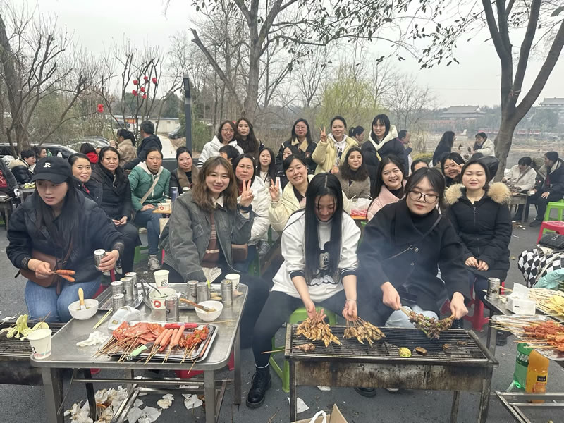 綿陽市先鋒醫(yī)療器械有限公司—— 慶?！?.8婦女節(jié)”，共赴燒烤盛宴，致敬巾幗風采2.jpg